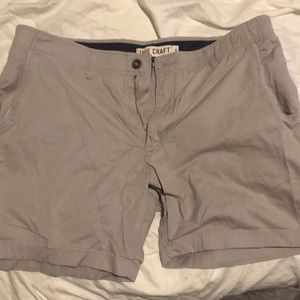 Men’s khaki shorts